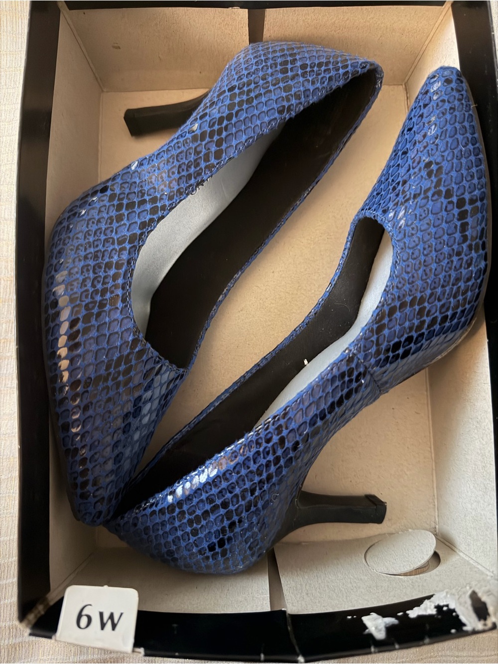 EUC Christian Siriano blue snake print Jeena heels. Size 6W